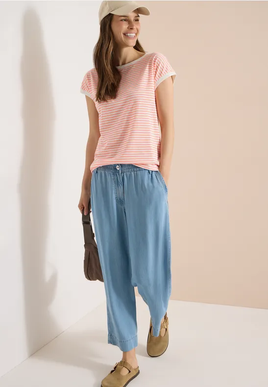 Gestreiftes T-Shirt mit U-Boot-Ausschnitt