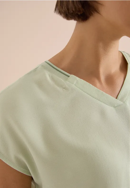 V-Ausschnitt Blusenshirt im Strukturmix