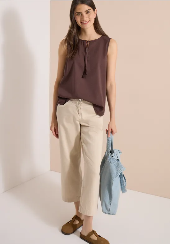 Ärmelloses Blusentop mit Split-Neck