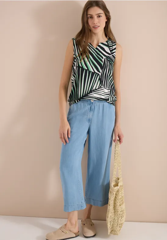 Top mit grafischem Print und Smokdetails
