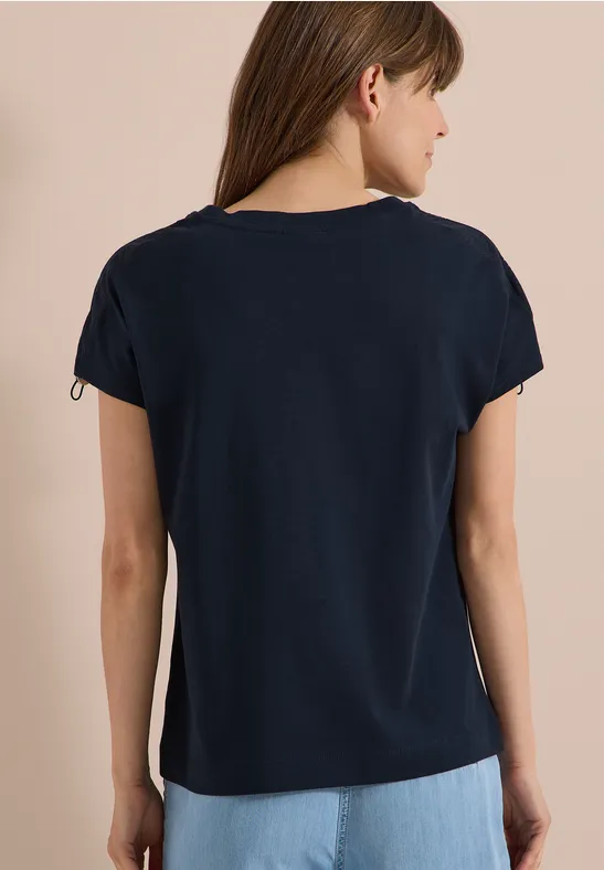 T-Shirt mit U-Boot-Ausschnitt und Raffung