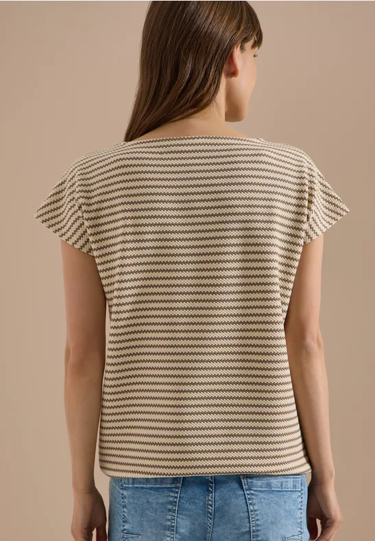 Strukturiertes Shirt mit U-Boot-Ausschnitt