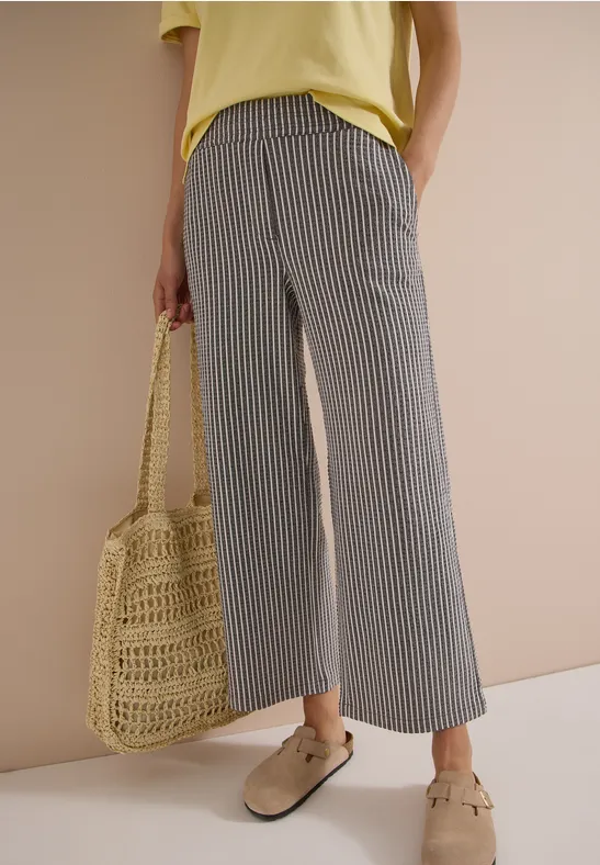 Gestreifte Seersucker-Hose mit weitem Bein