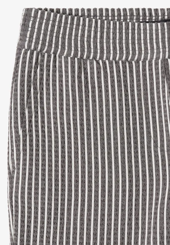 Gestreifte Seersucker-Hose mit weitem Bein