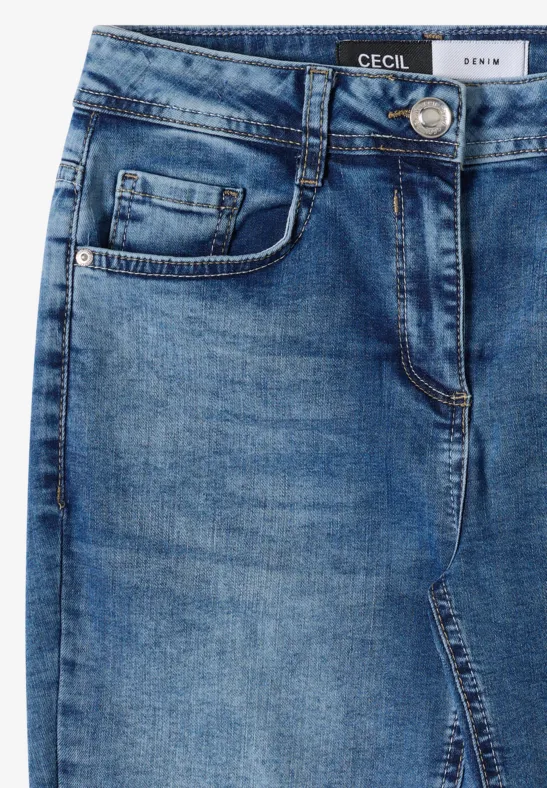 Slim-Fit High-Waist Jeans