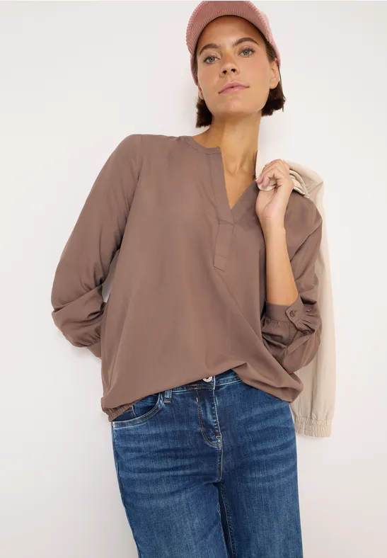 Bluse mit geschlitztem Ausschnitt