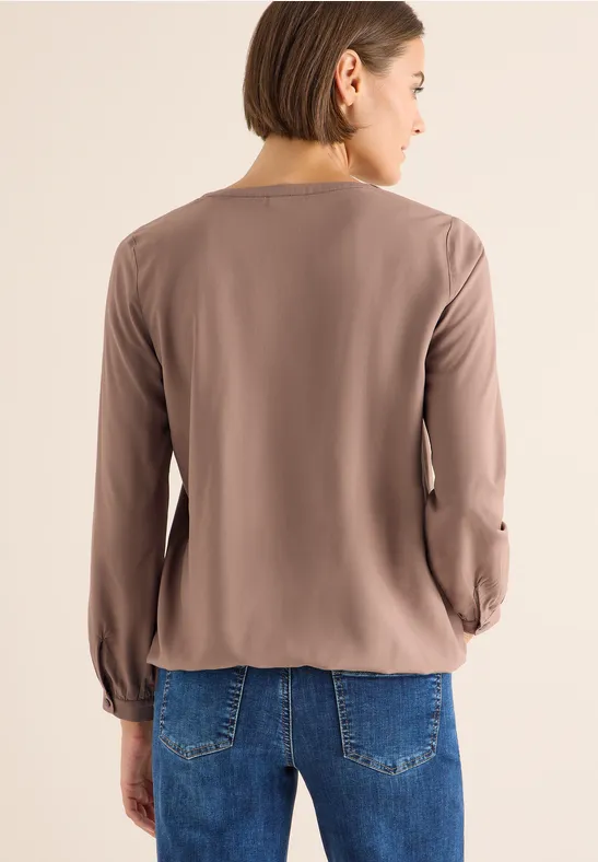 Bluse mit geschlitztem Ausschnitt