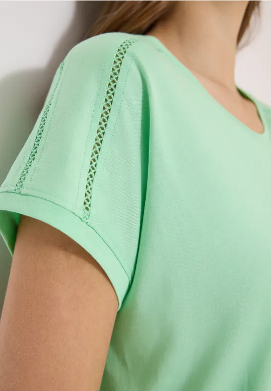 Jerseyshirt mit feinen Spitzendetails
