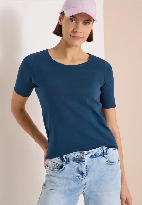 Einfaches Rundhalsshirt mit halbem Arm