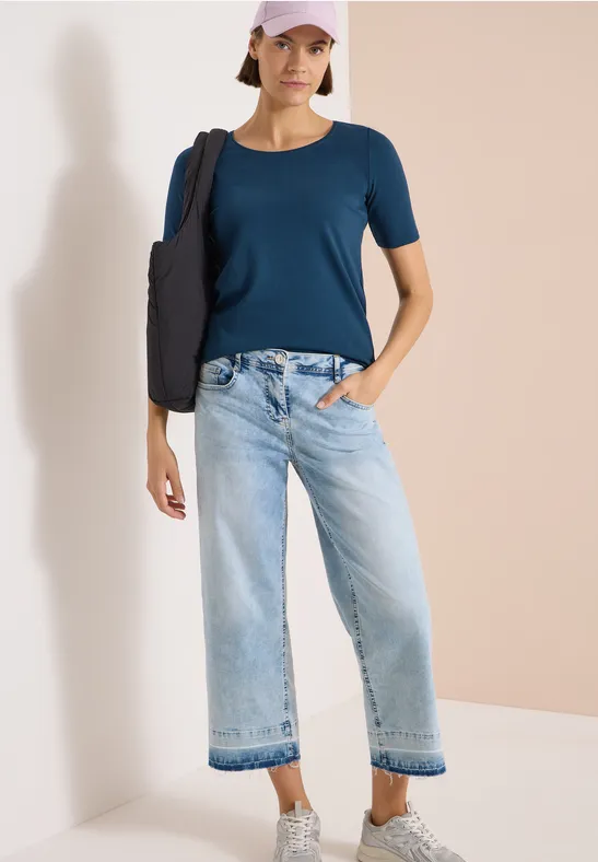 Einfaches Rundhalsshirt mit halbem Arm