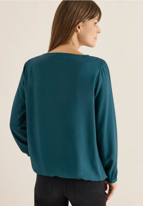 Fließende Viskosebluse mit Keyhole