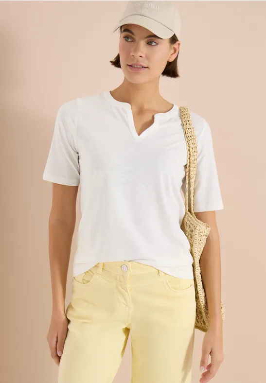 Weiches T-Shirt mit geschlitztem Ausschnitt