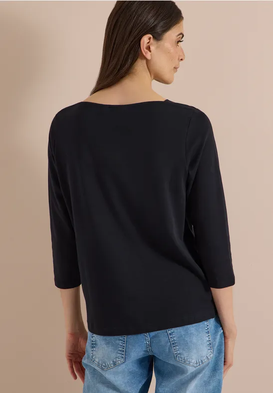 Klassisches Baumwollshirt mit U-Boot-Ausschnitt