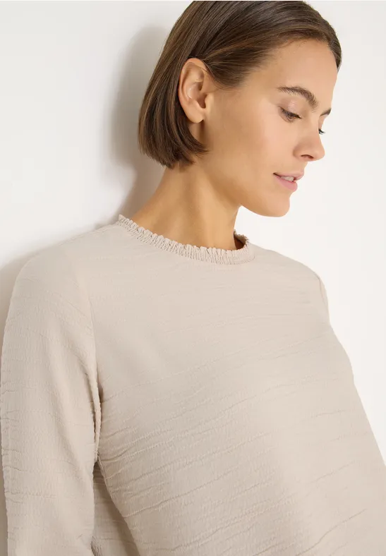 Bluse mit gesmoktem Rundhalsausschnitt