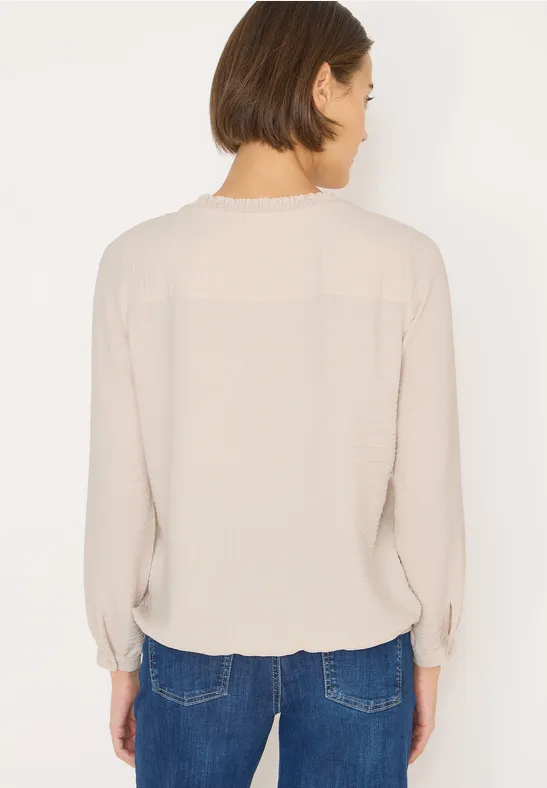 Bluse mit gesmoktem Rundhalsausschnitt