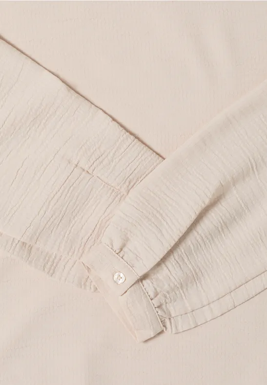 Bluse mit gesmoktem Rundhalsausschnitt
