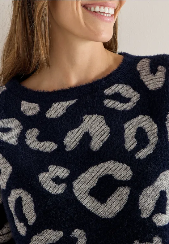 Kuscheliger Strickpullover mit Leopardenmuster