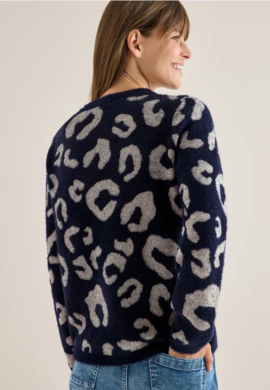 Kuscheliger Strickpullover mit Leopardenmuster