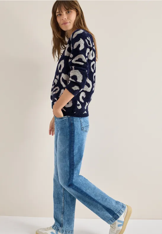 Kuscheliger Strickpullover mit Leopardenmuster