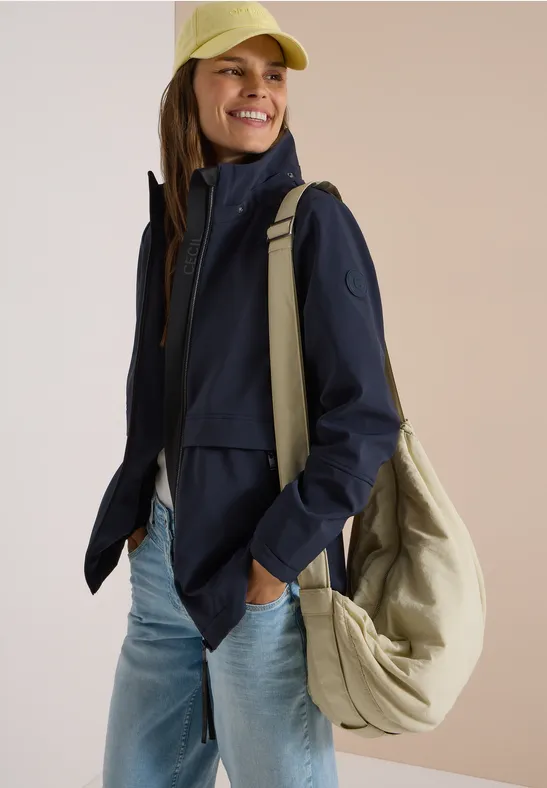 Vielseitige Softshelljacke mit Kapuze