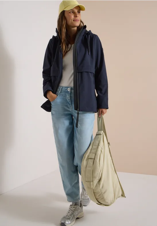 Vielseitige Softshelljacke mit Kapuze