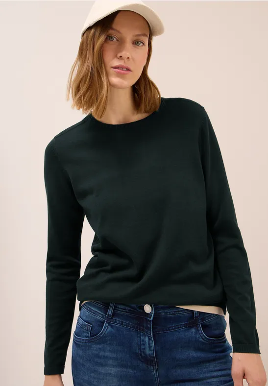 Klassischer Strickpullover mit Rundhalsausschnitt
