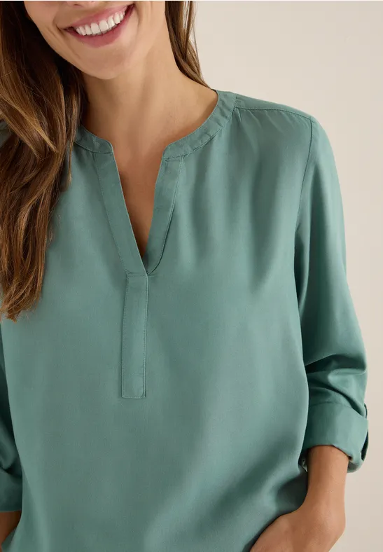 Weiches Essential mit Split-Neck