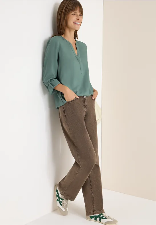 Weiches Essential mit Split-Neck