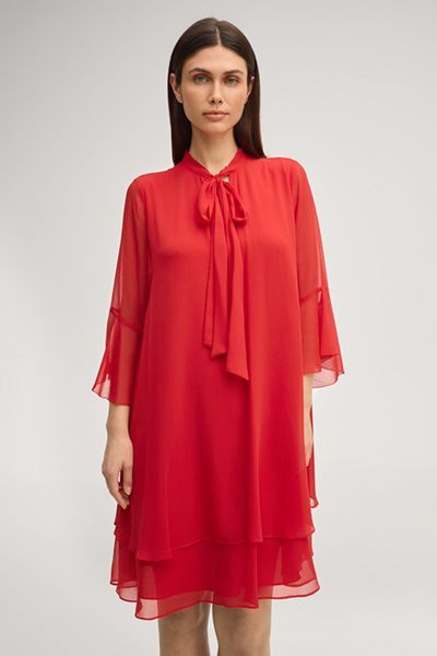 Elegantes Lagenkleid mit Schluppenkragen