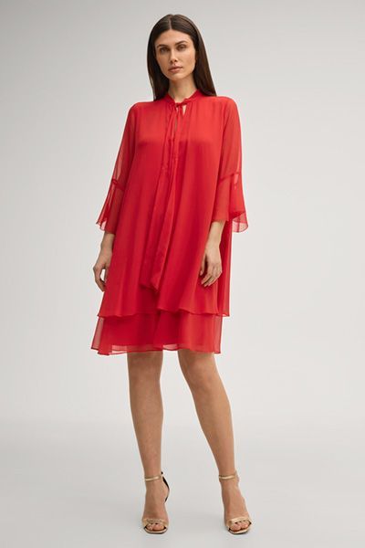 Elegantes Lagenkleid mit Schluppenkragen