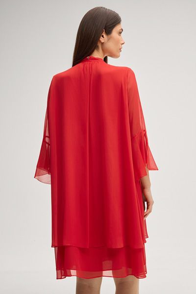 Elegantes Lagenkleid mit Schluppenkragen
