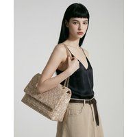 Schultertasche mit geometrischem Rautenmuster