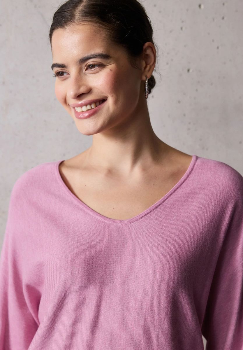 Feinstrickpullover mit V-Ausschnitt