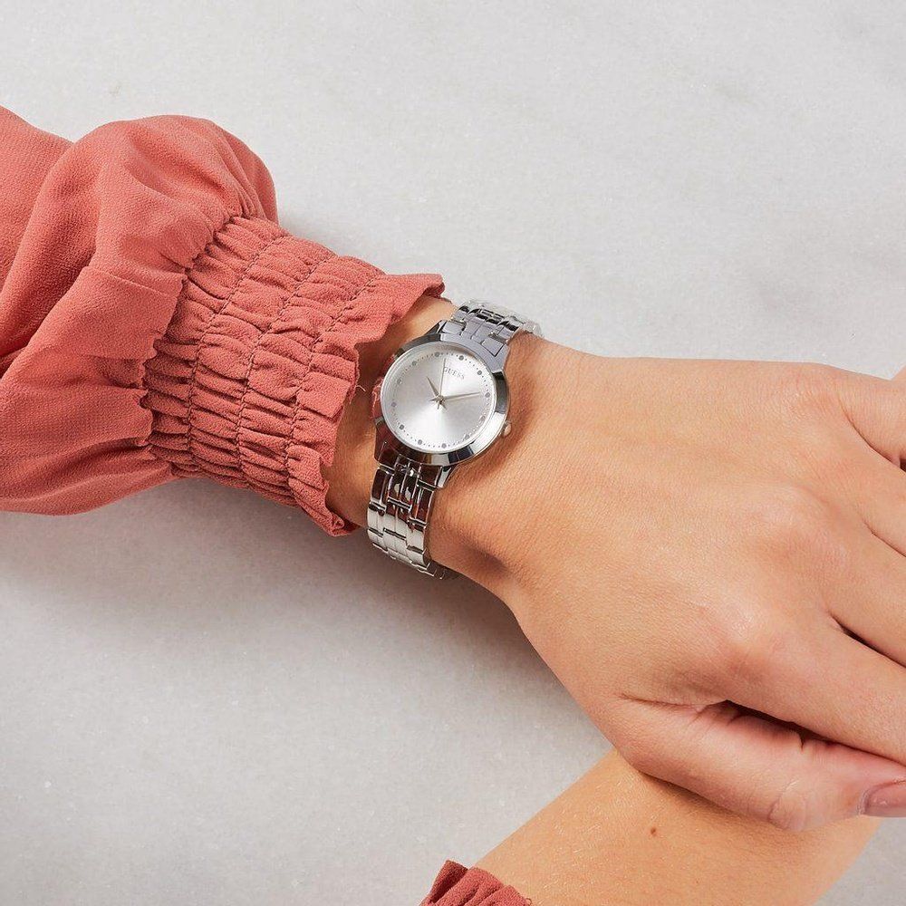Elegante minimalistische Metallarmbanduhr