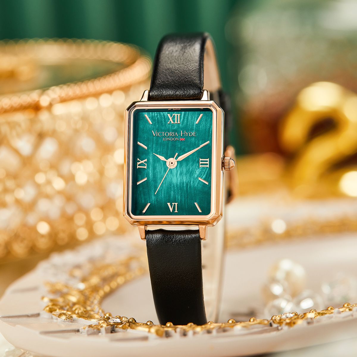 Vintage-inspirierte goldene rechteckige Uhr