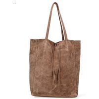 Minimalistischer Shopper aus Wildleder