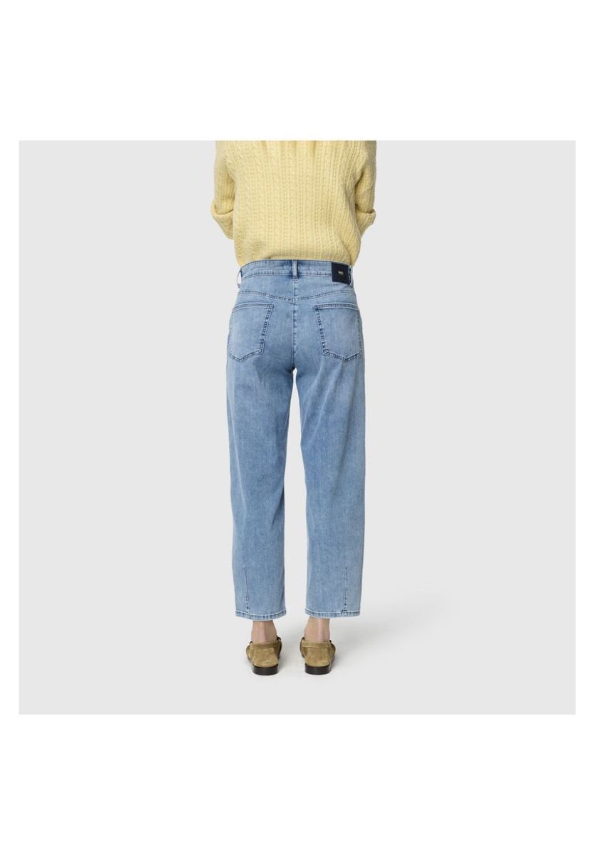 High-Waist Jeans mit konischem Bein