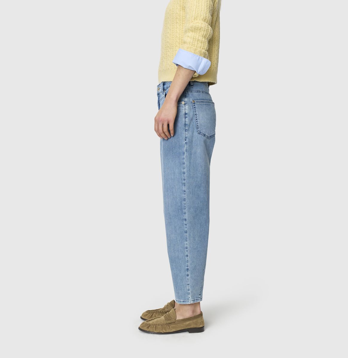 High-Waist Jeans mit konischem Bein
