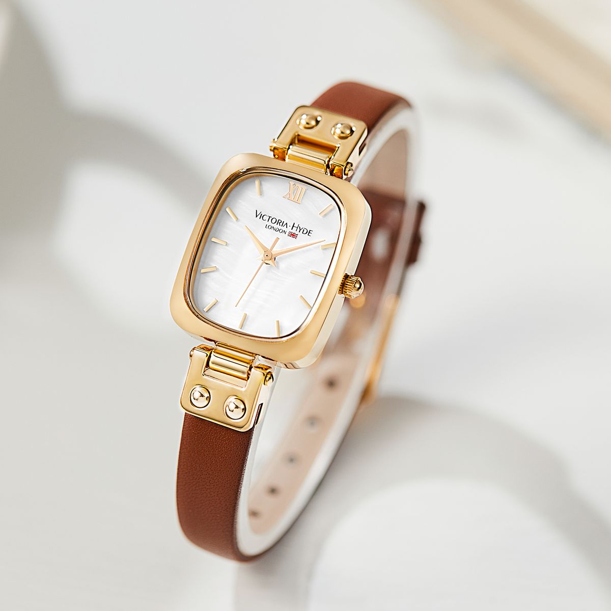 Klassische eckige Armbanduhr mit Lederband