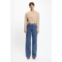 Kurzer zweireihiger taillierter Blazer