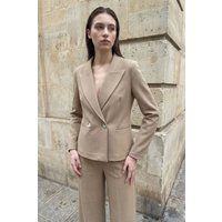 Taillierter Blazer mit steigendem Revers