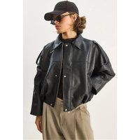 Übergroße Kunstleder-Kurzjacke