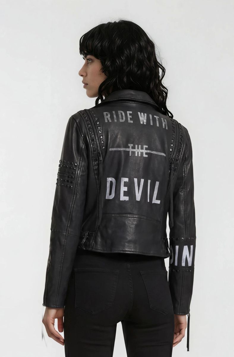 Biker-Lederjacke mit Nieten und Rückenprint