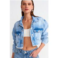 Kurze Jeansjacke mit offenem Saum