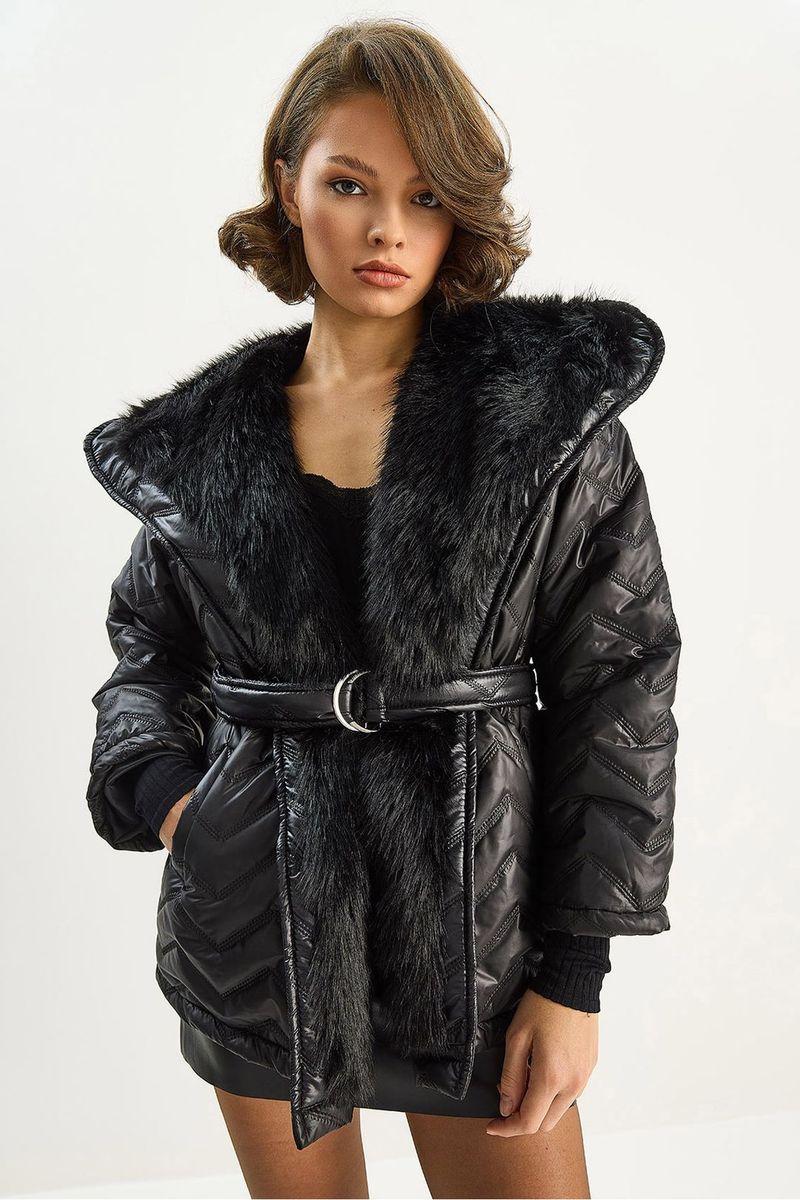 Chevron-Pufferjacke mit Kunstfellbesatz
