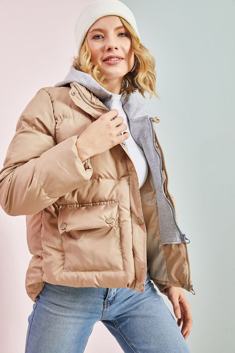 Kurze wattierte Pufferjacke mit Kapuze