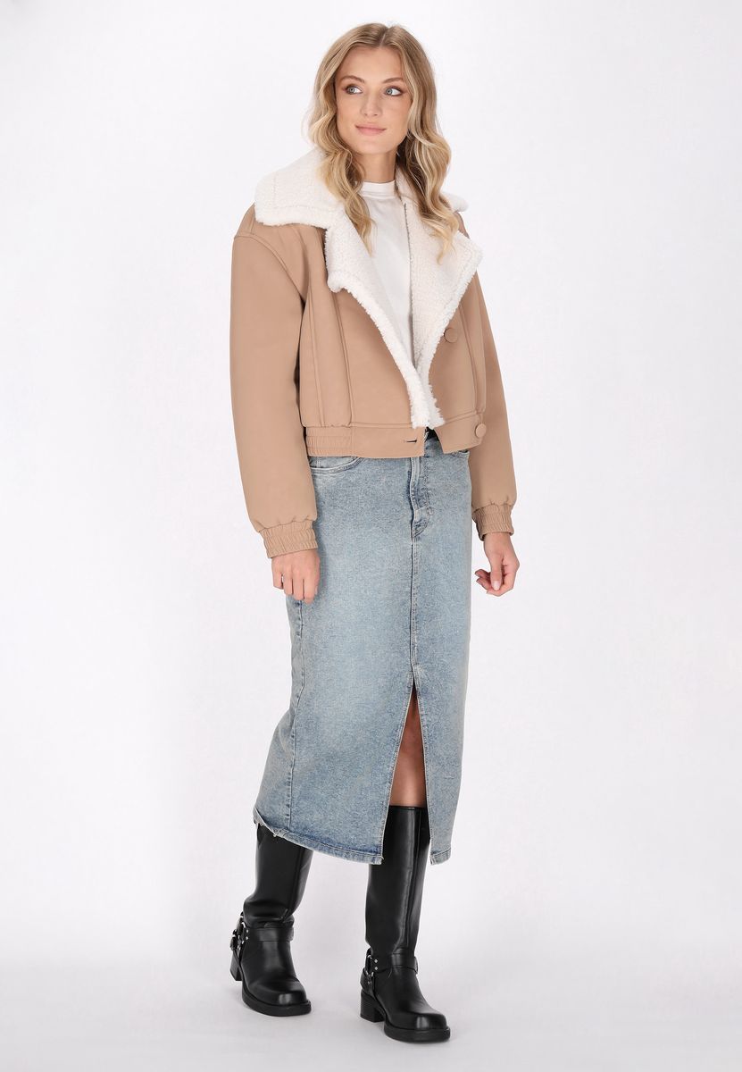 Kurze Jacke im Fliegerstil