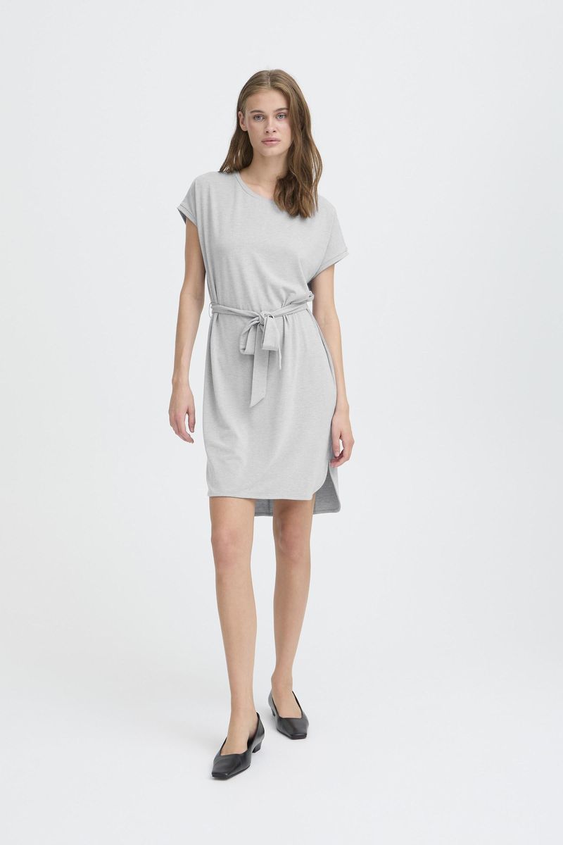 Kurzes Jerseykleid mit Bindegürtel