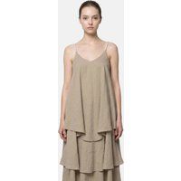 Fließendes gestuftes Maxi-Trägerkleid