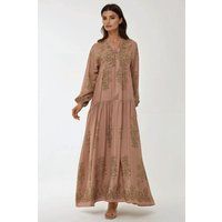 Elegantes bedrucktes Stufen-Maxikleid
